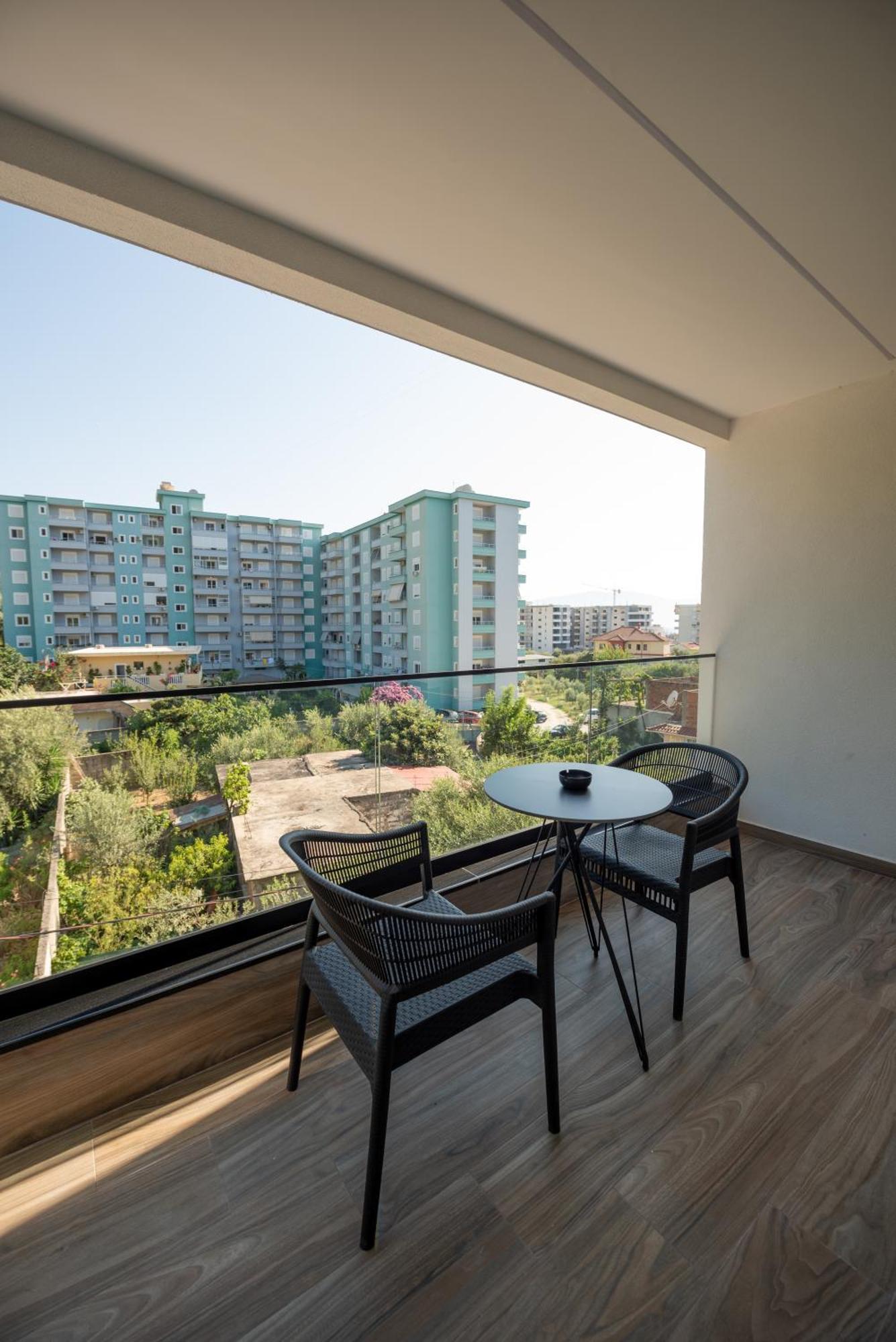Calma Boutique Hotel Vlorë Екстериор снимка