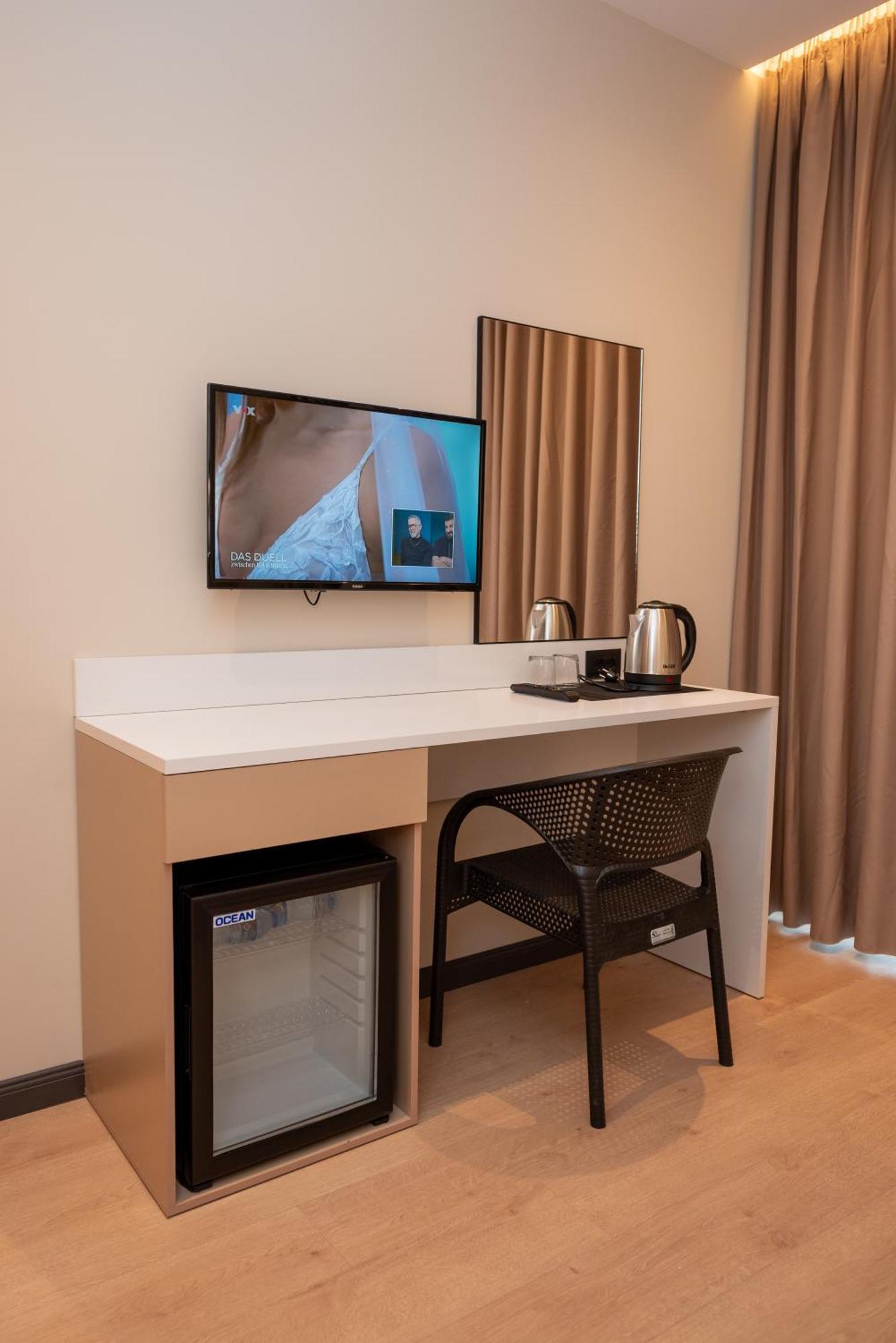 Calma Boutique Hotel Vlorë Екстериор снимка