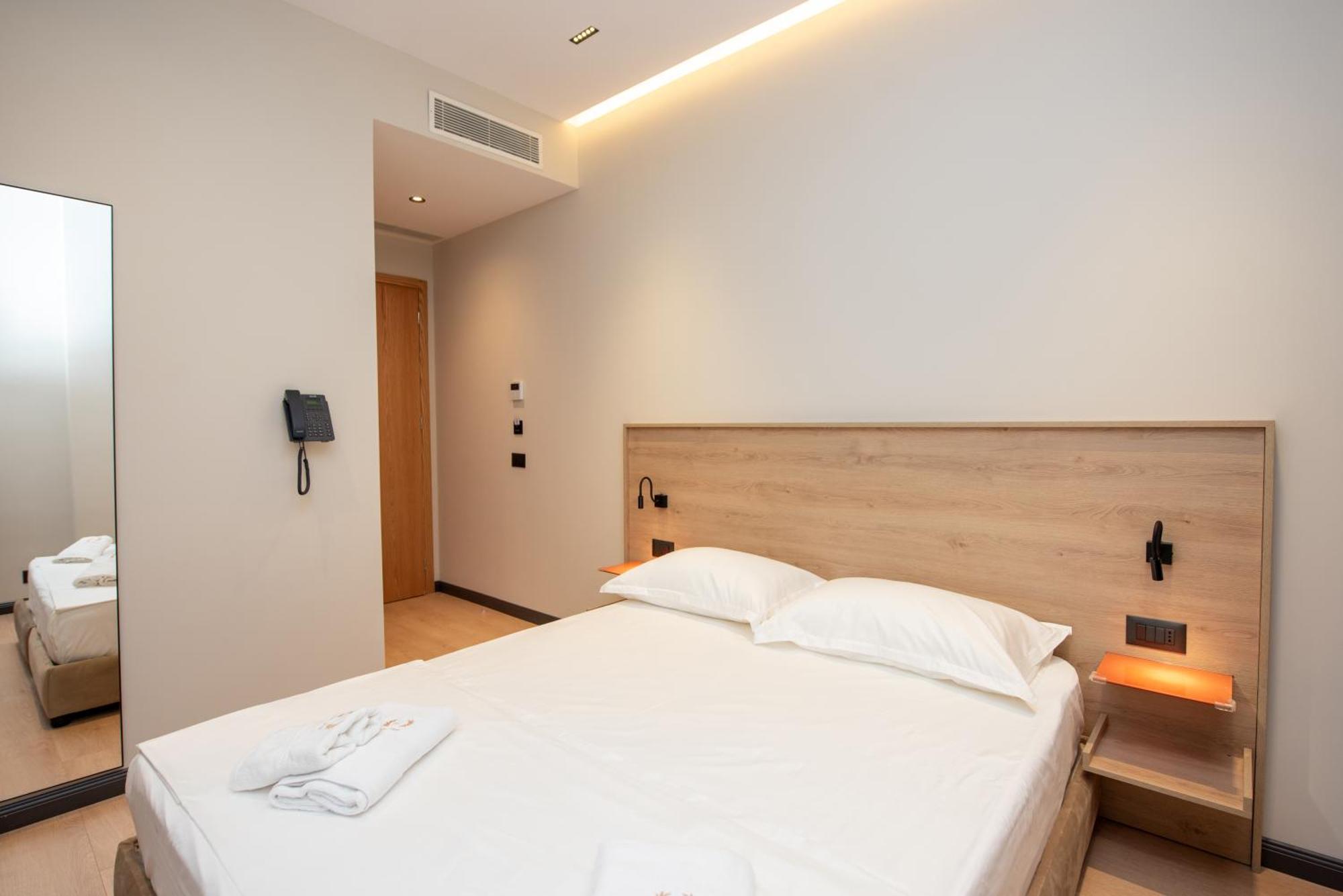 Calma Boutique Hotel Vlorë Екстериор снимка