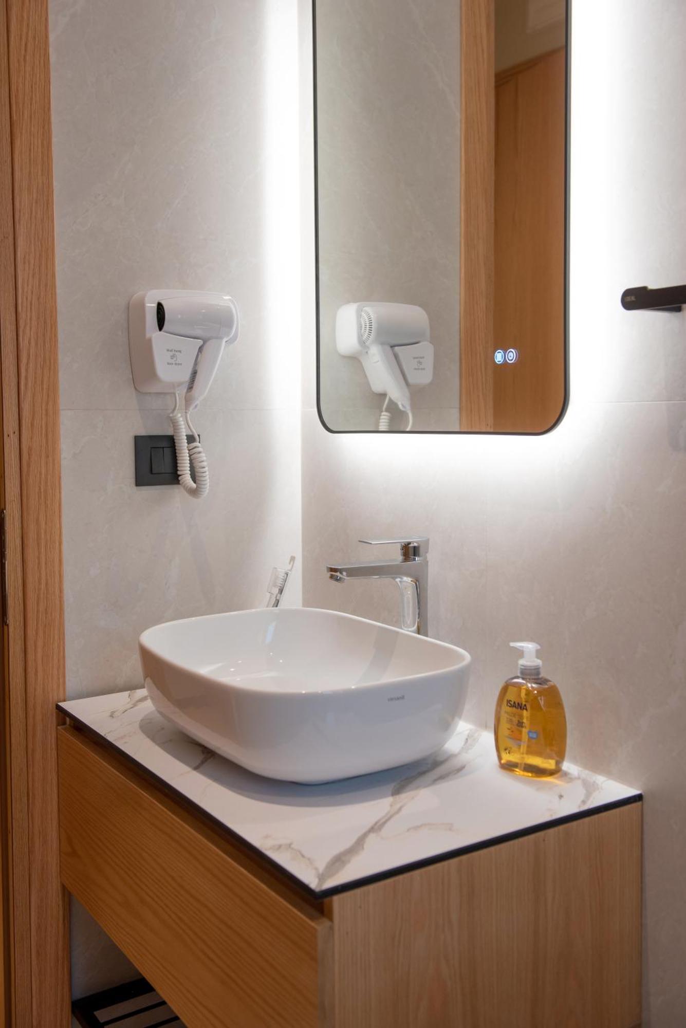 Calma Boutique Hotel Vlorë Екстериор снимка
