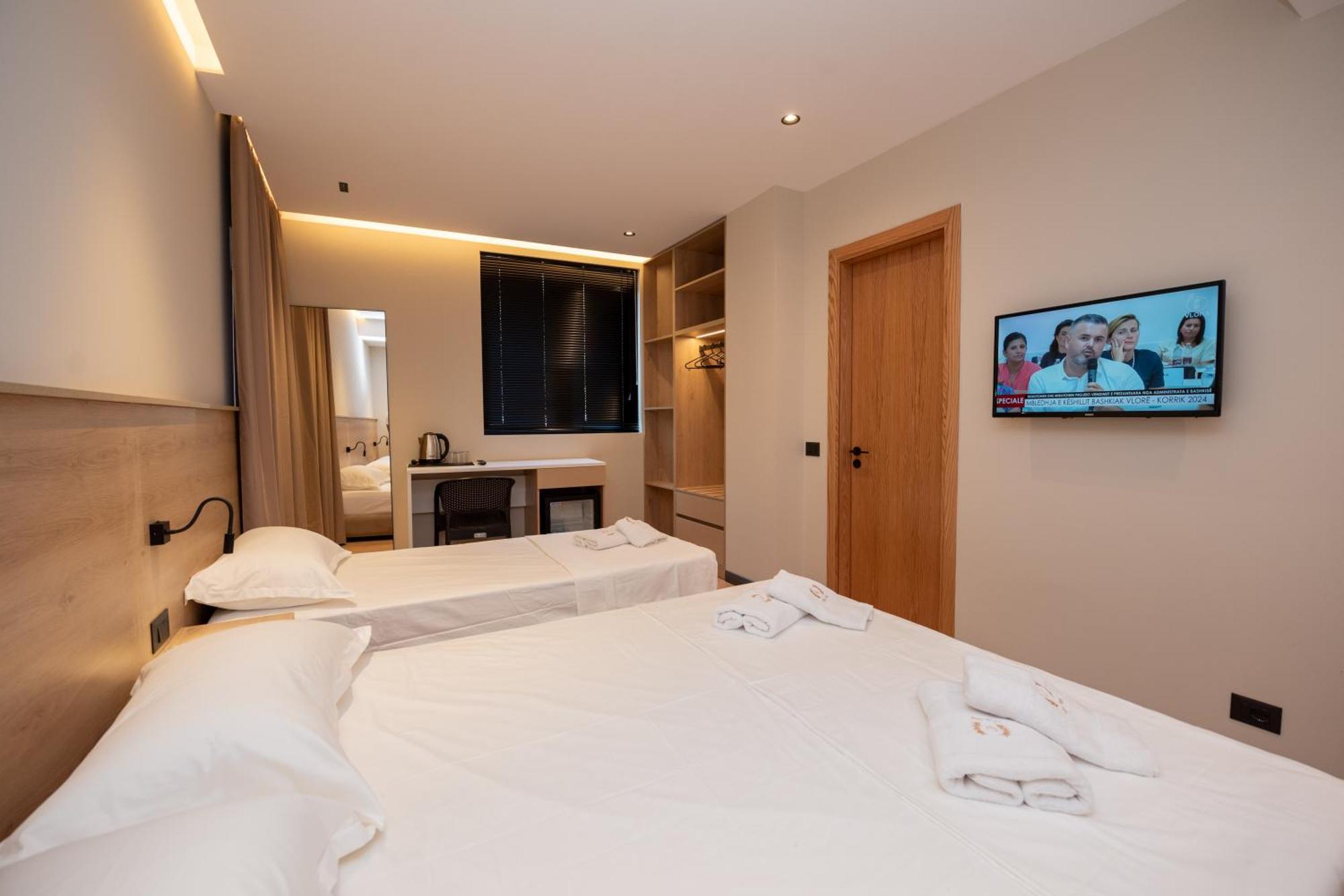 Calma Boutique Hotel Vlorë Екстериор снимка
