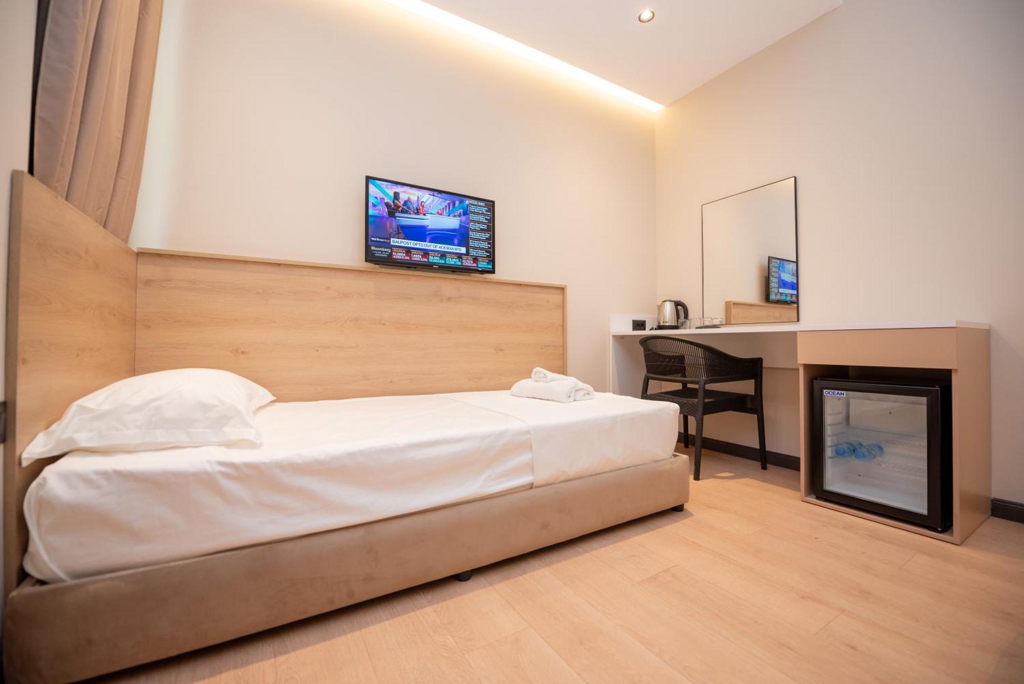 Calma Boutique Hotel Vlorë Екстериор снимка