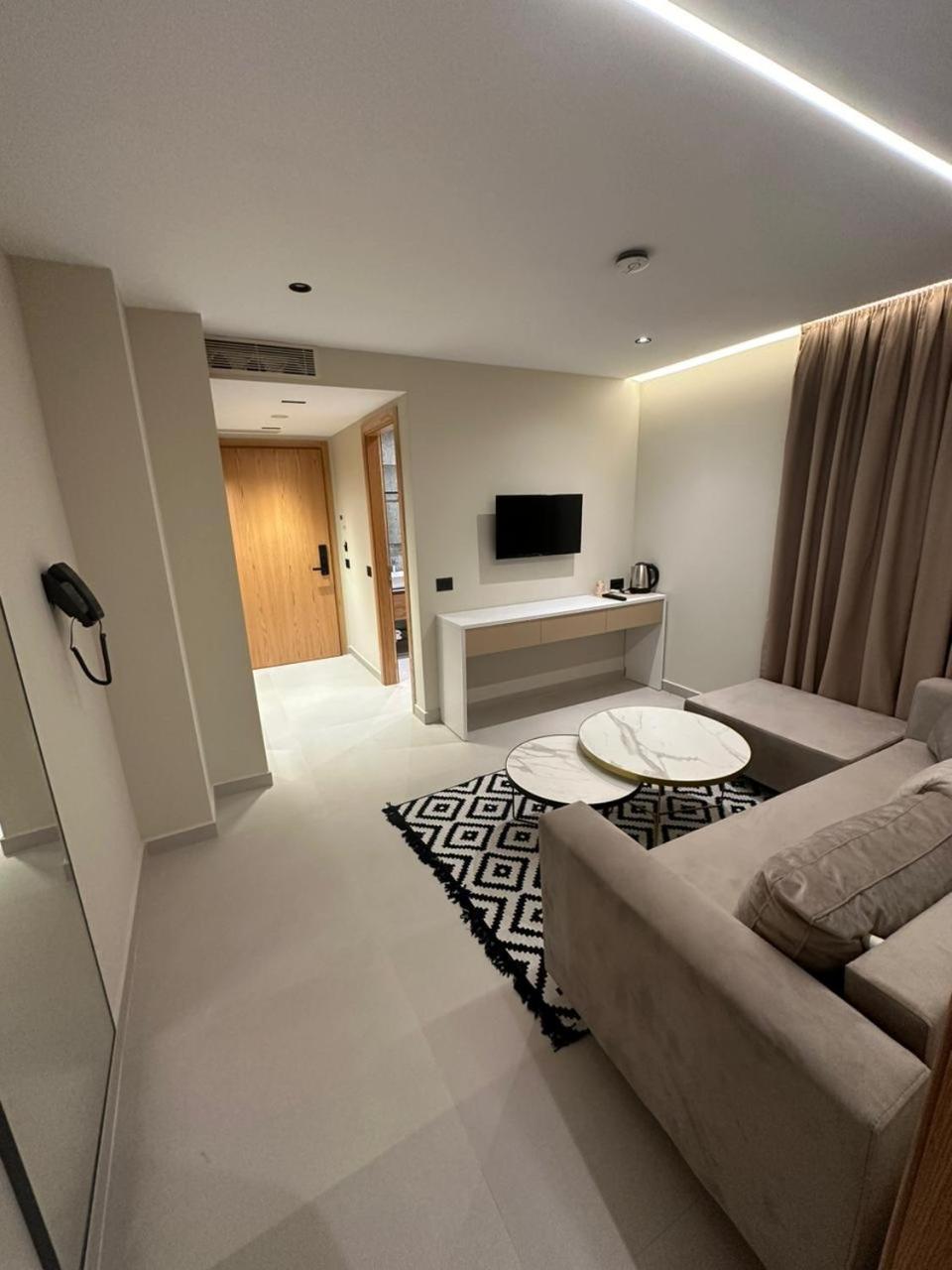 Calma Boutique Hotel Vlorë Екстериор снимка