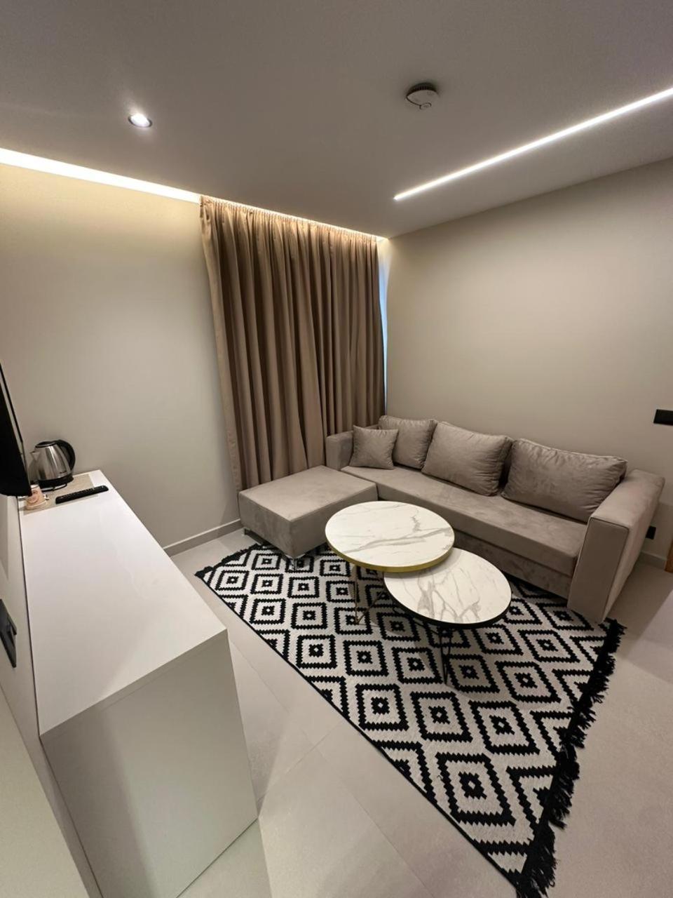 Calma Boutique Hotel Vlorë Екстериор снимка